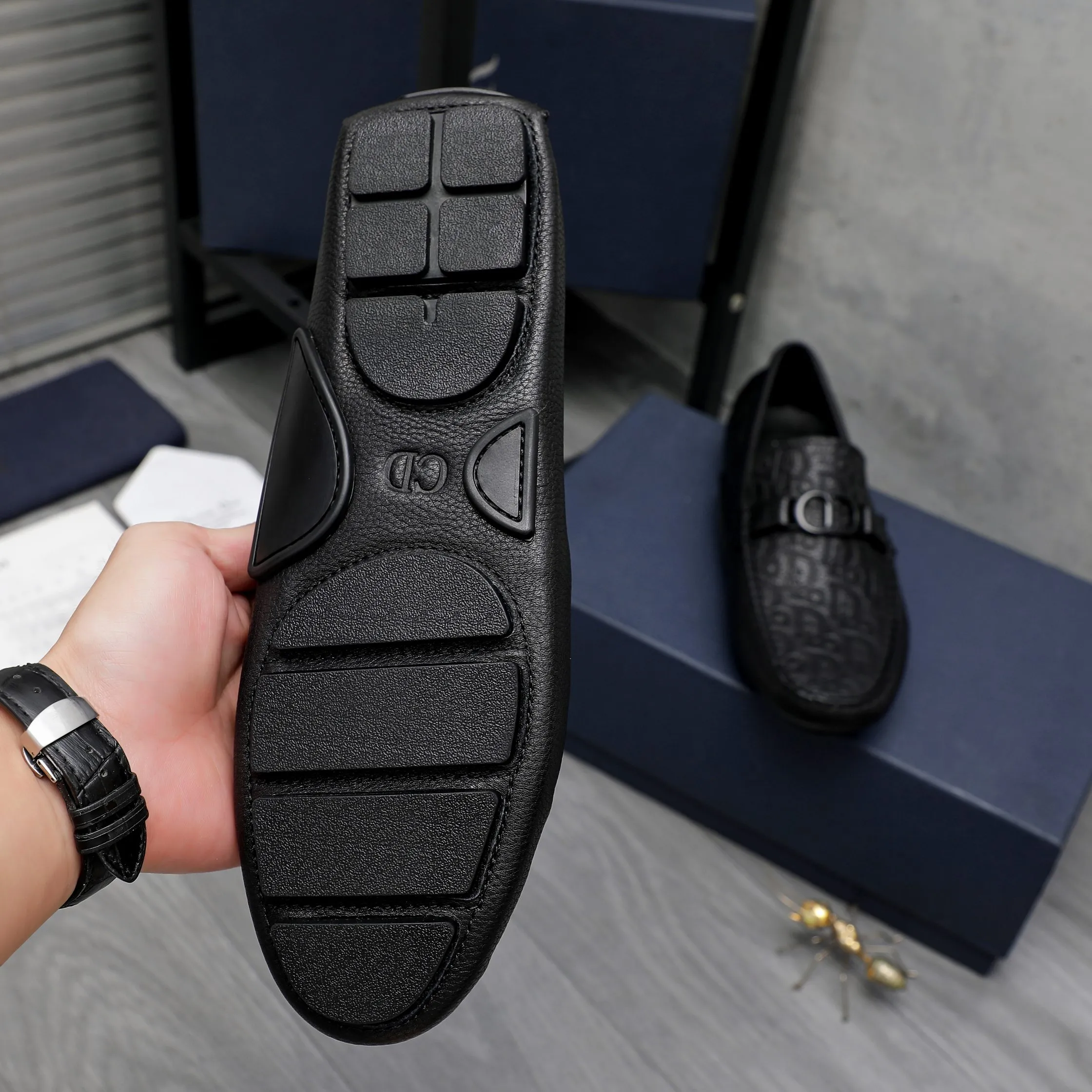 Men's shoes 💰400 Product trademark: Dior "Dior" casual slip-on shoes Regular size: 38-45 (45 is custom-made and non-returnable) Product materials: Selected pebbled cowhide embossed upper, pigskin lining, rubber outsole
